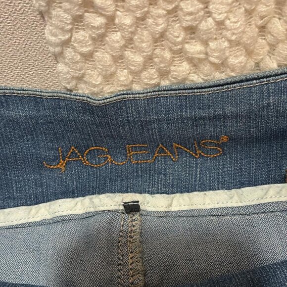 Jag Jeans High-Waisted Denim Bermuda Shorts- Medium - Picture 3 of 4